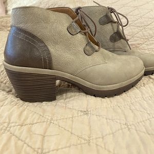 NWOT Sofft Euro soft Booties size 9